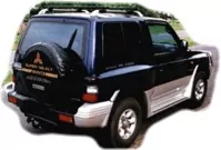 Kleiner Geländewagen mit Scheibentönung