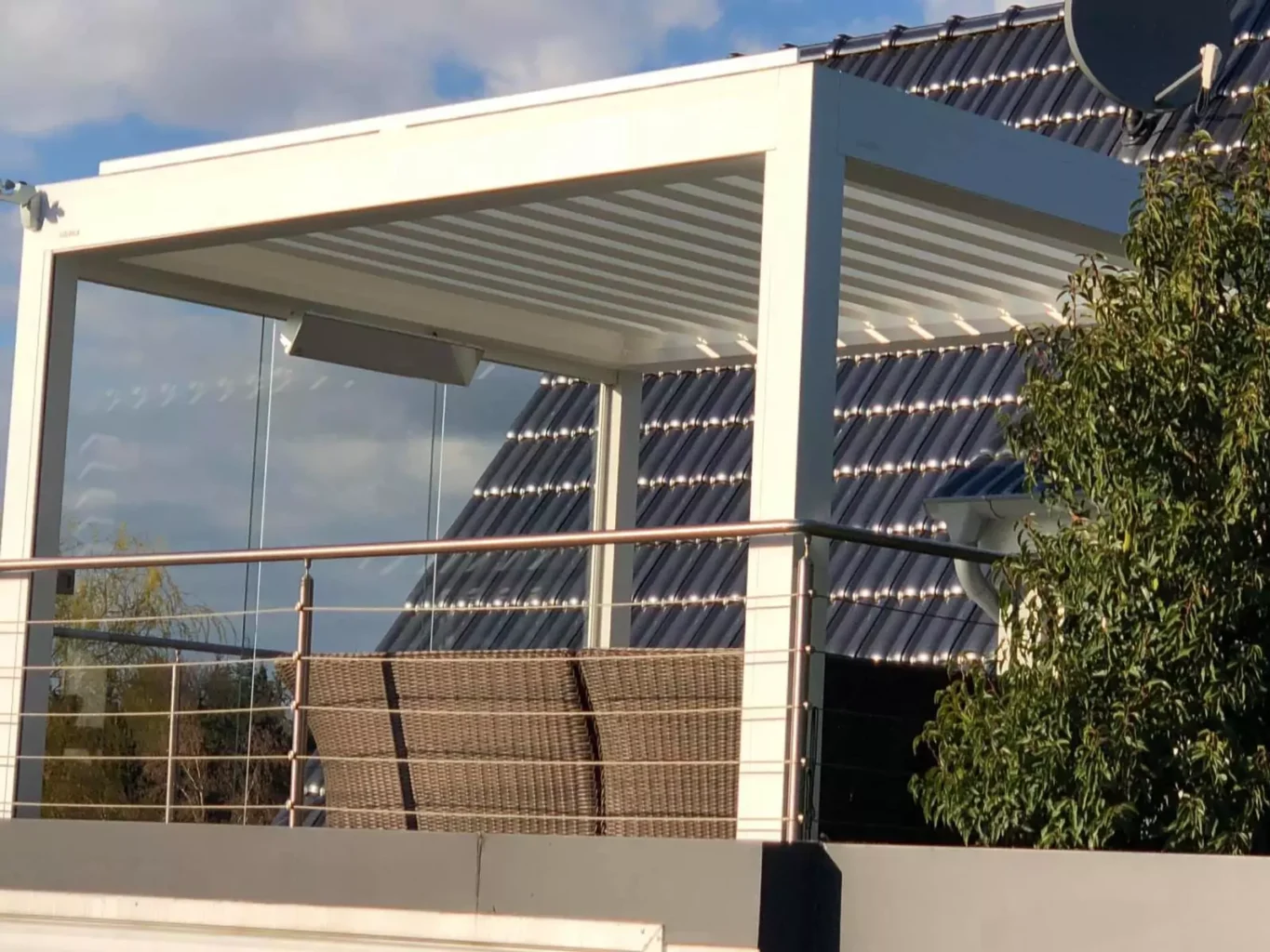 Pergola weiß mit Heizstrahler