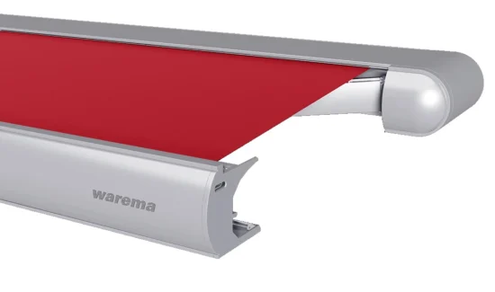 Rote Markise mit abgerundetem Kasten